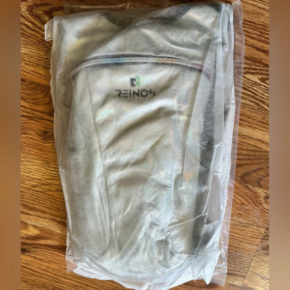 NWT Hydration Backpack Pack with 2L Water Bladder - Picture 6 of 13